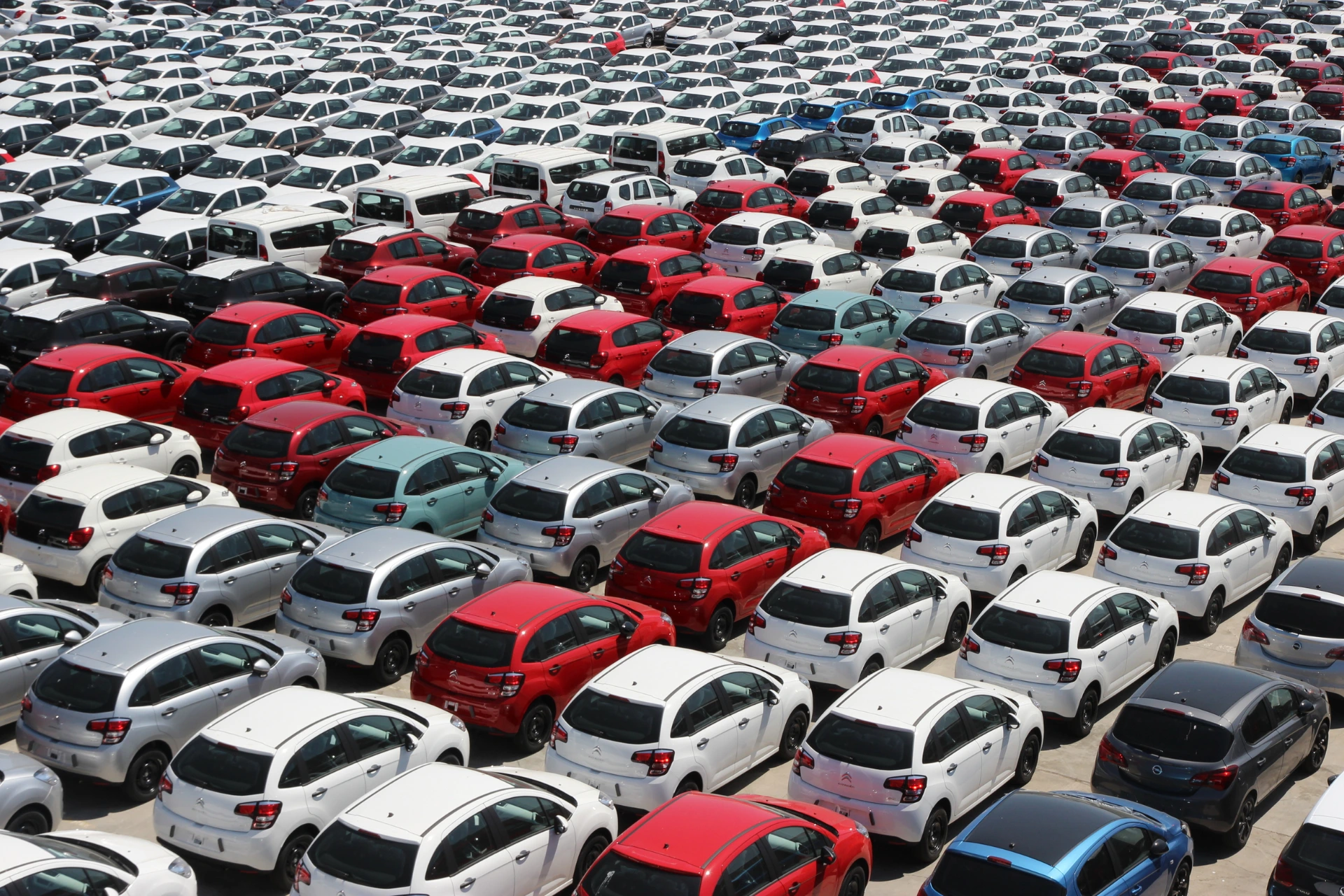 Auto transport truck on a smart route - Transportvibe 2025 blog