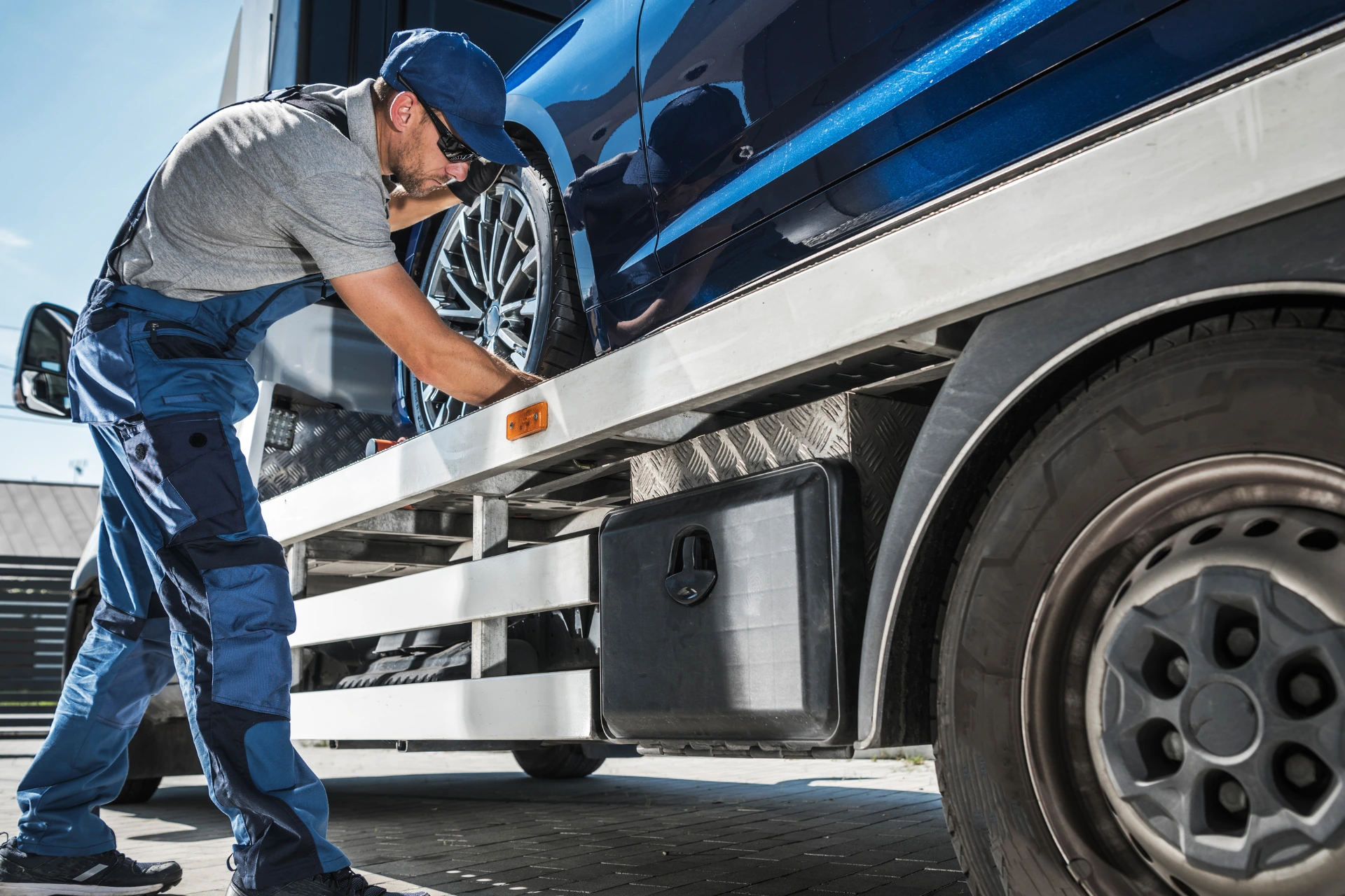 Moving for college or a new job? Learn how to ship your car affordably and safely with expert tips, costs, and trusted carriers from Transportvibe.